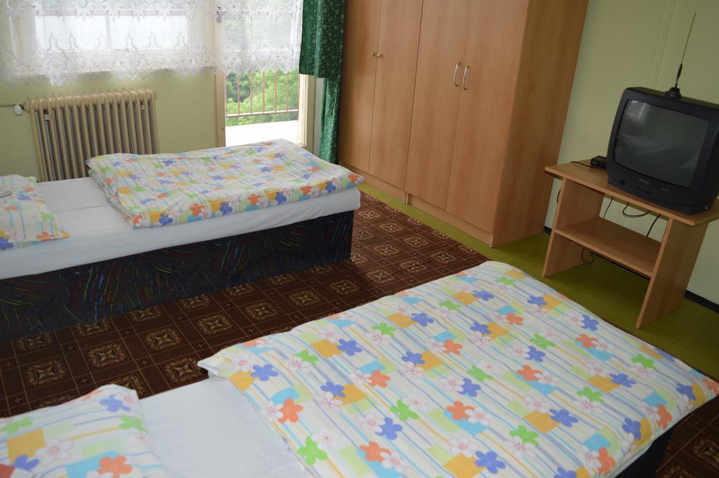 Biznis Centrum / Ubytovna Rožňava Extérieur photo